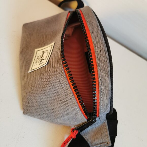 Kid's Herschel Supply Co. "Twelve" Belt Bag/ Waist Pack NWOT - Picture 11 of 12
